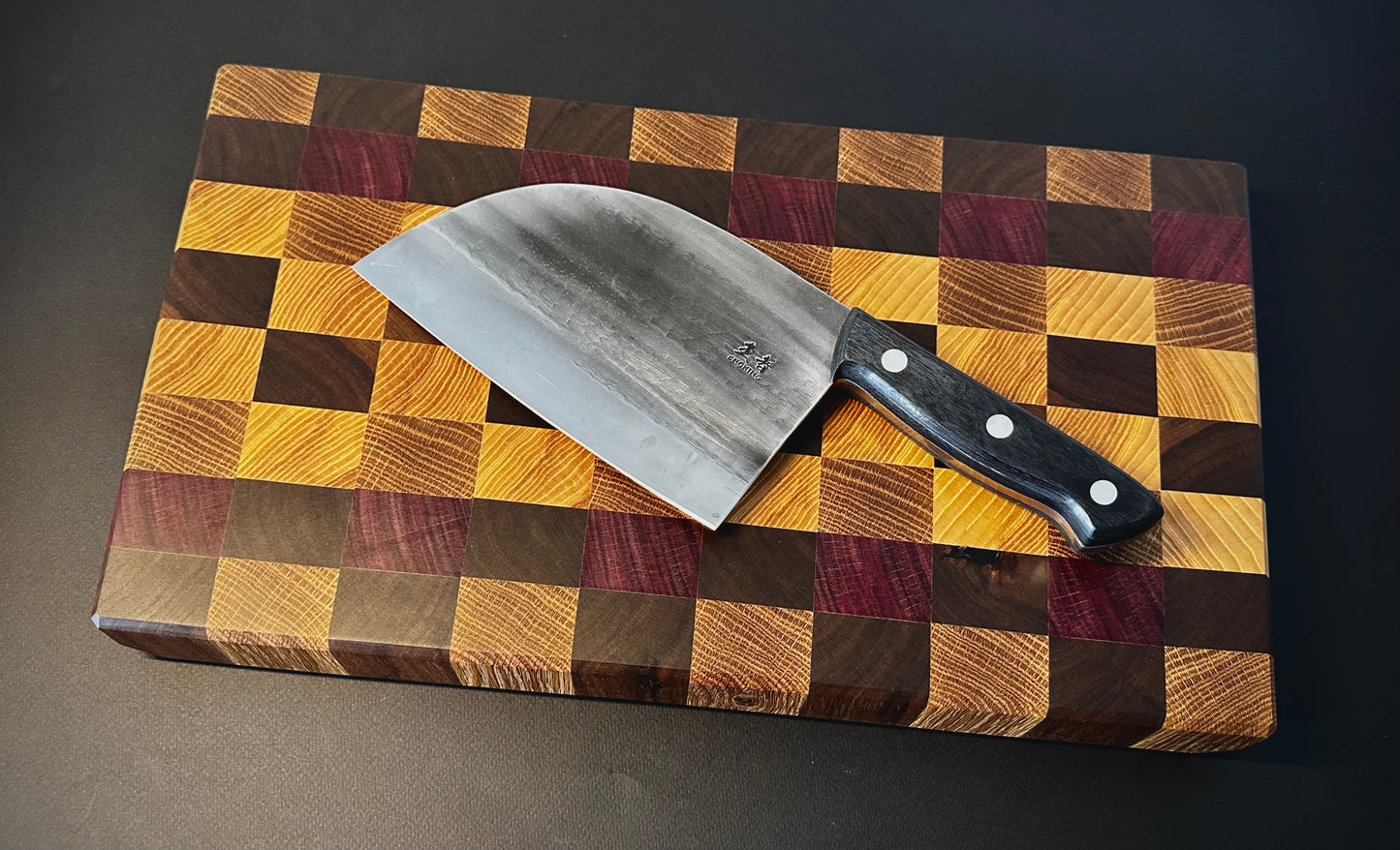 End-grain cutting board