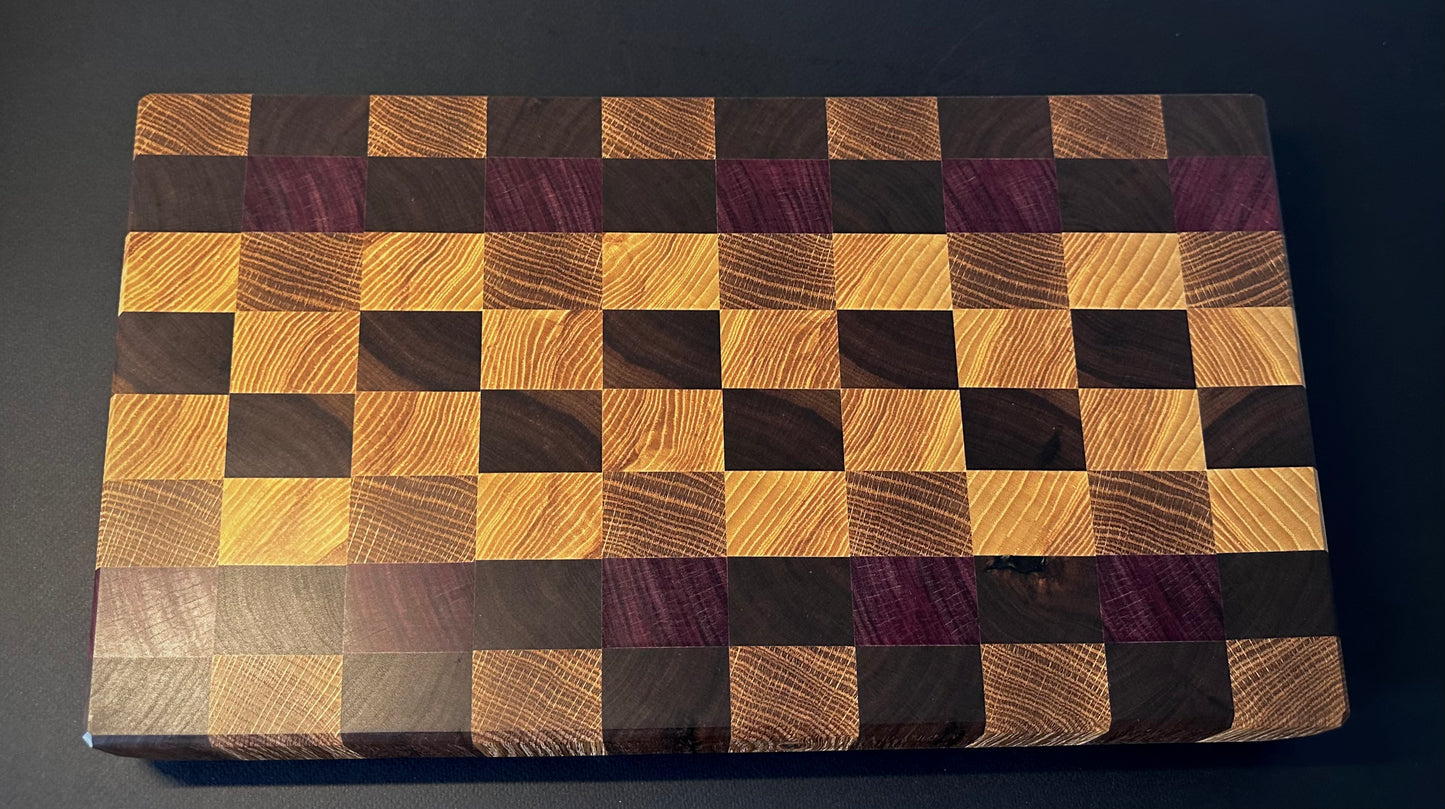 End-grain cutting board